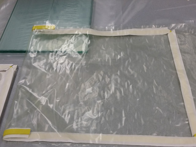 Using putty sealant to form vacuum