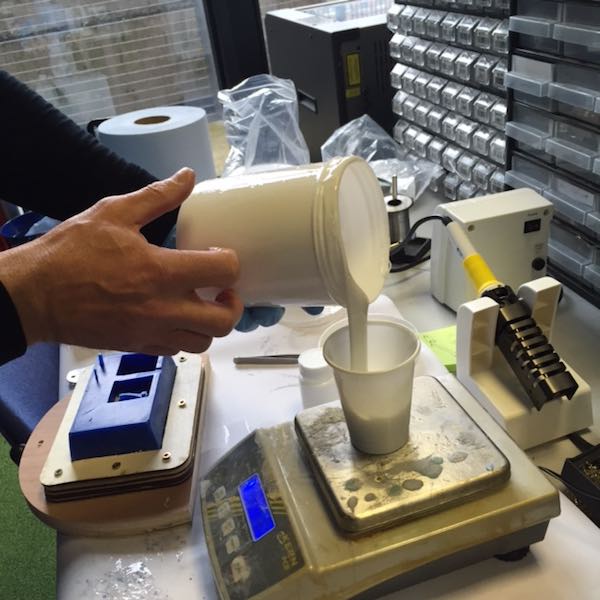 Weighing out silicon rubber