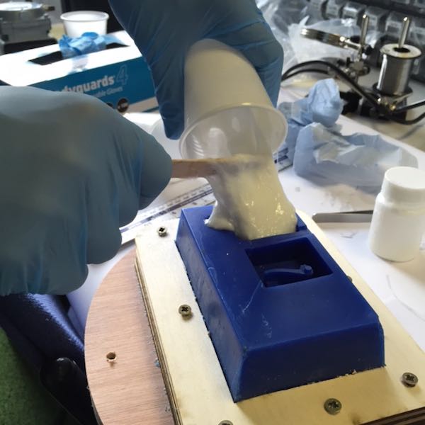 Pouring silicon rubber