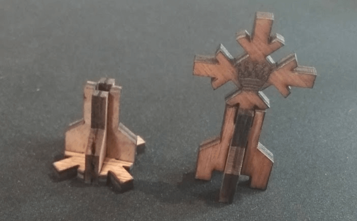 Lasercutted queen and pawn