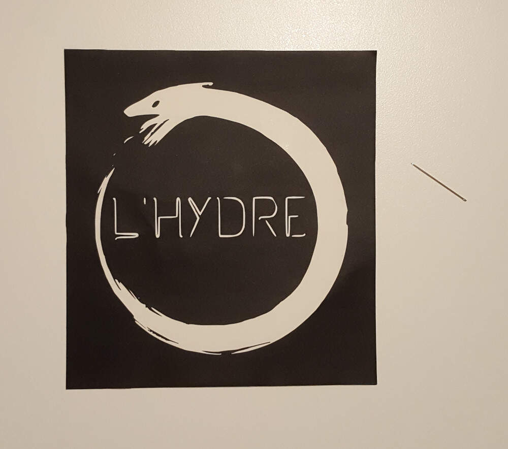 Final result with the knife cutter - Logo L'HYDRE