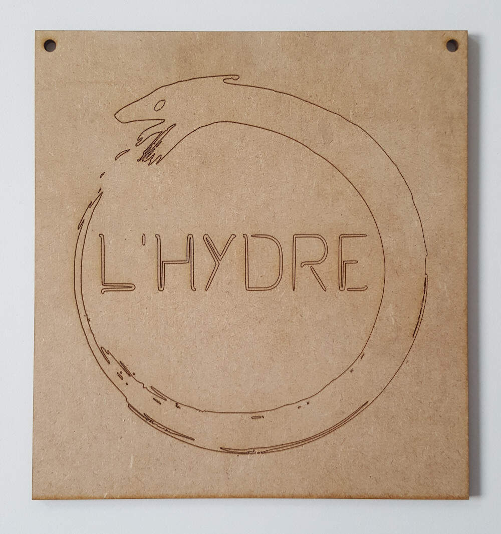 Engraved and cut logo: L'HYDRE