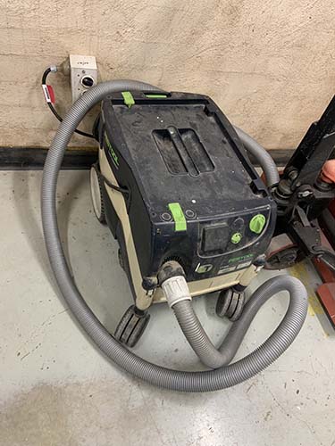 This vacuum cleaner is a very important piece of equipment in the lab. It is used to clean the CNC-router from dust and router waste