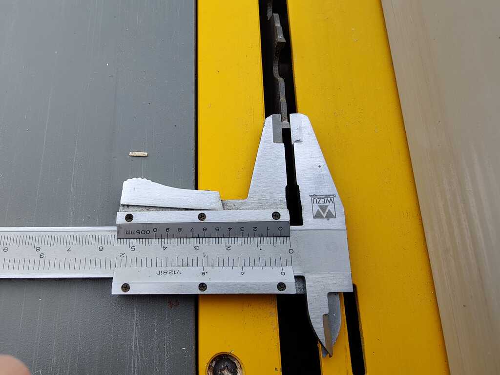 Measuring blade width