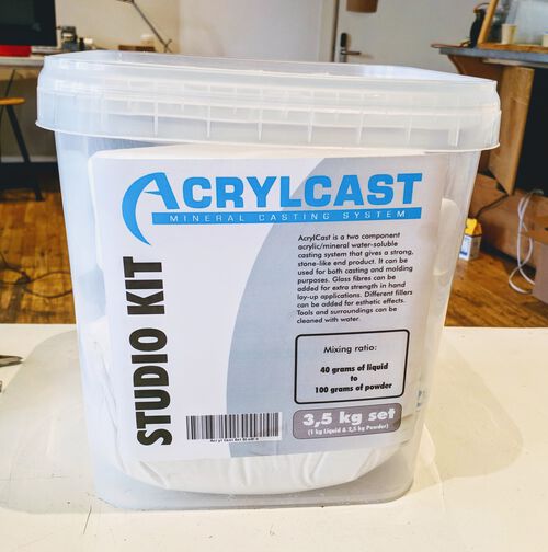 The plastic container for AcrylCast