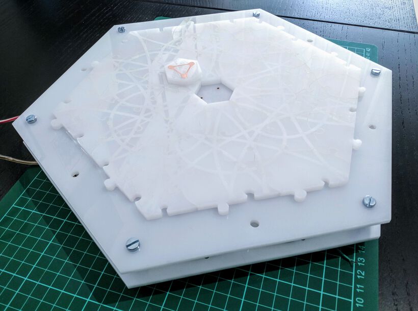 The puzzle assembled on the bottom plate that have all the contact points in it