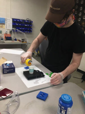 measuring weight of mold making liquids