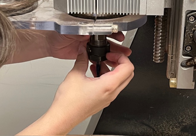 Unscrewing end mill