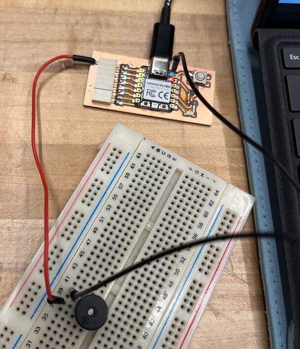 Circuit with an Arduino Uno and a buzzer on a breadboard