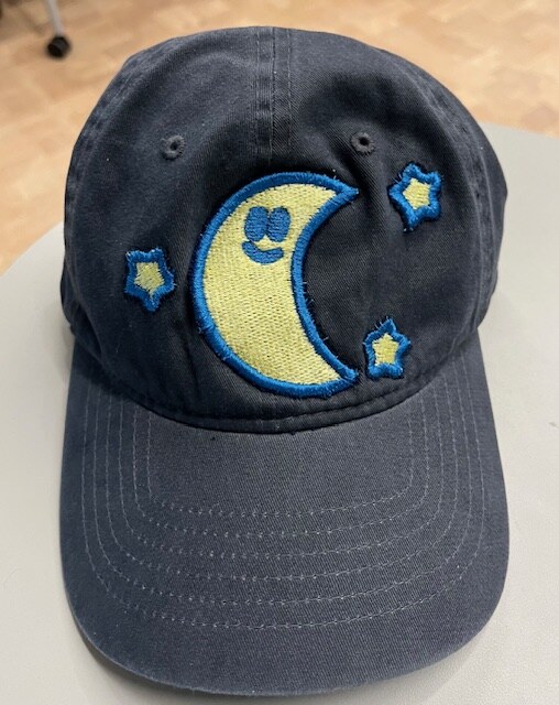 Hat with embroidery of moon and stars