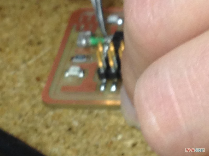 using a jumpwire to properly attach the resonator to the pins