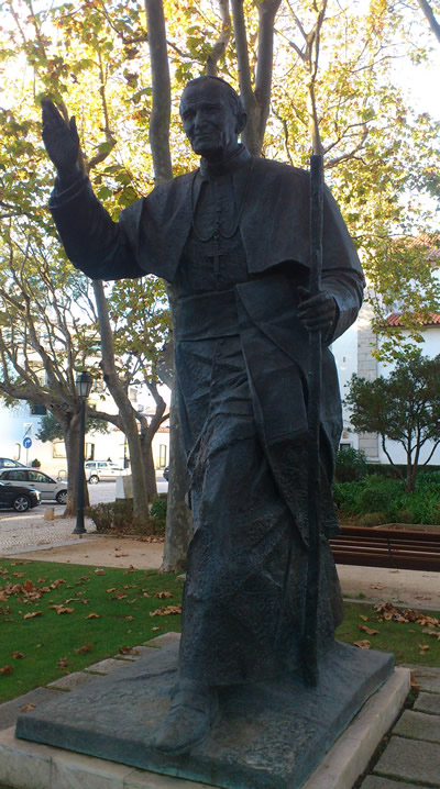 statue