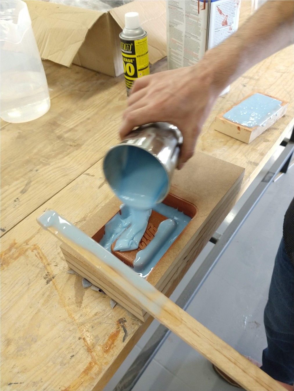 Pouring the silicone