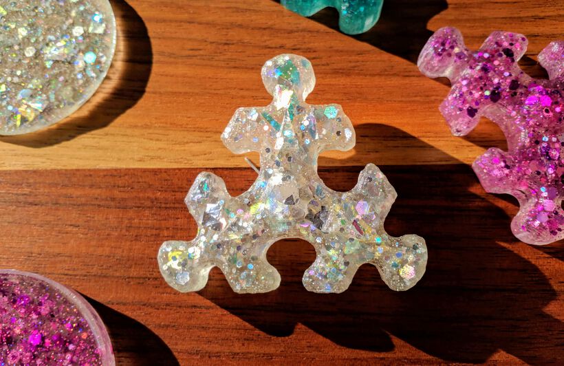 Molding and casting glitter-filled puzzle pieces