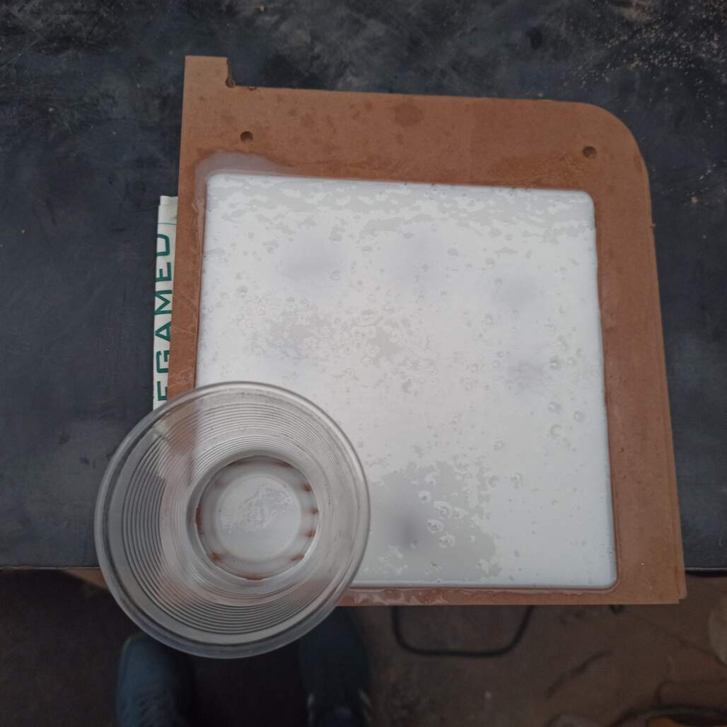 Silicone mold during the hardening posses