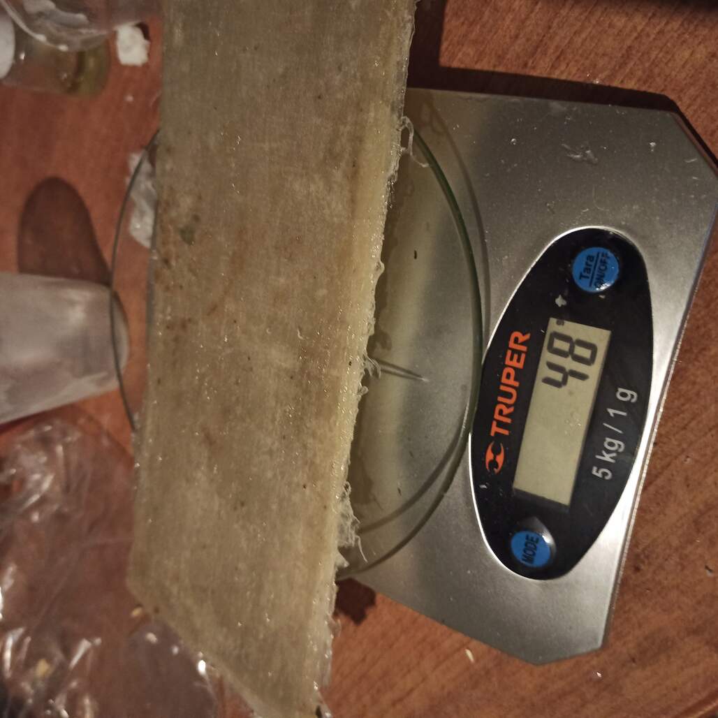 Weight of 48 grams to the large piece