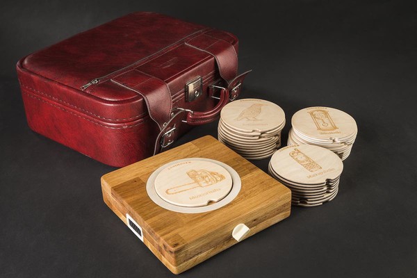 Kannettava äänimuseo, suunnittelija Matti Niinimäki/Månsteri.  Mediamuseo Rupriikki 2016. 