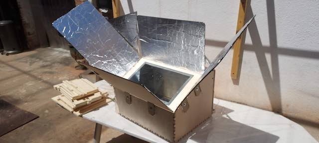 solar oven with reflectors