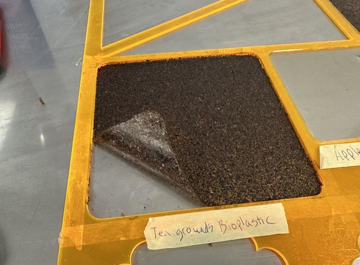 Peeling Tea grounds from mold