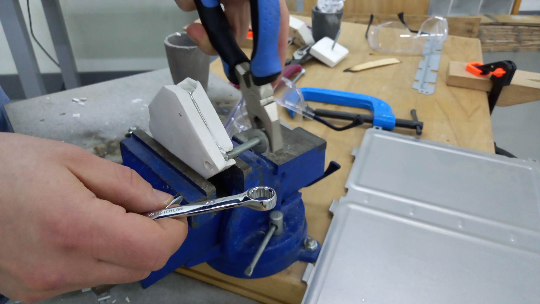 Plaster mold removal