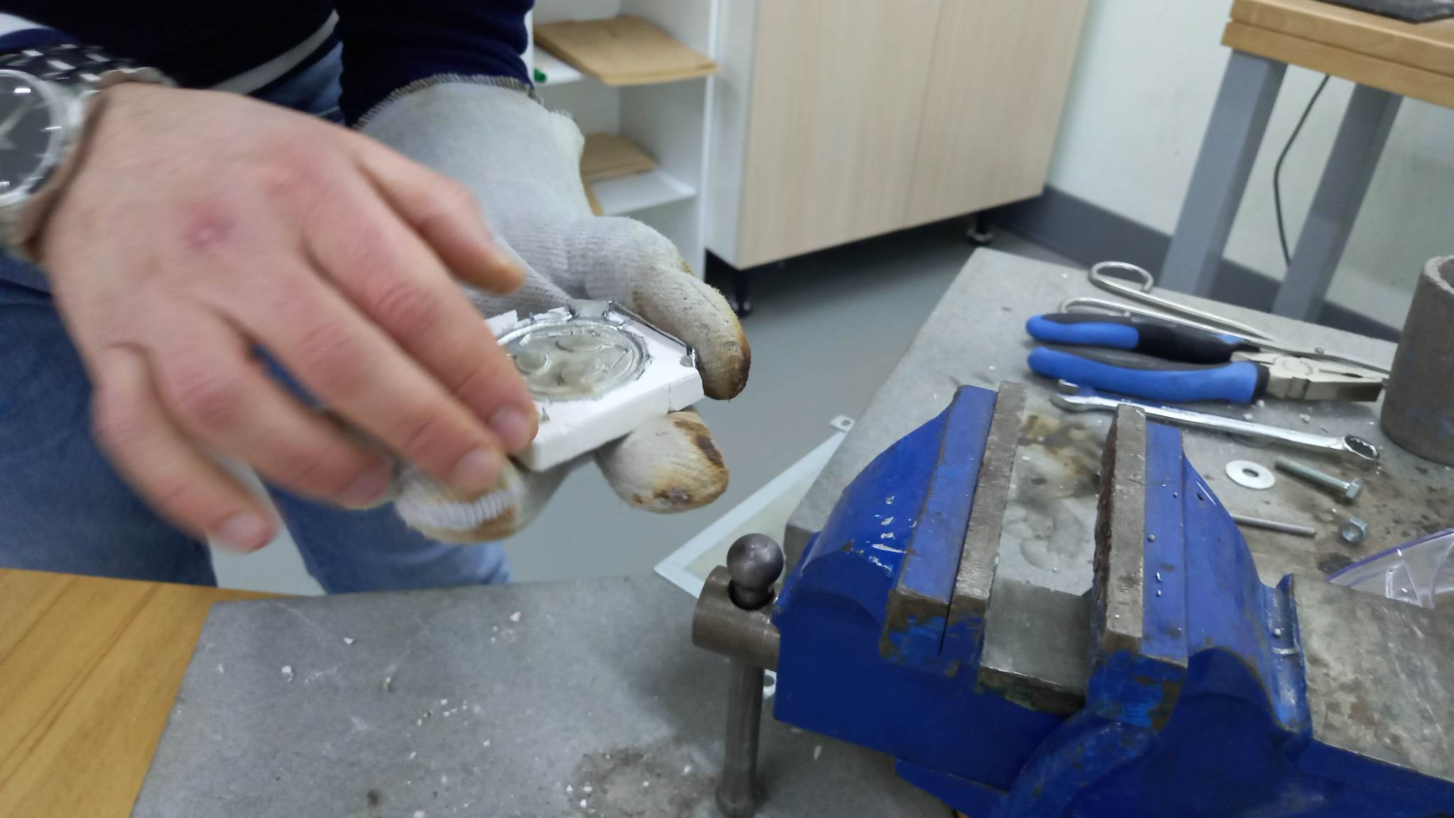 Plaster removal mold