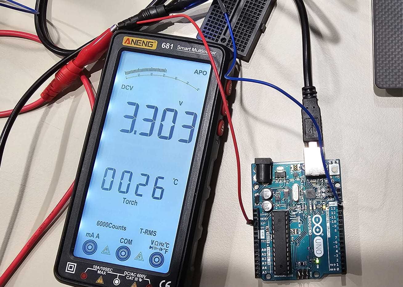 A picture showing the voltage at the 3v pin 