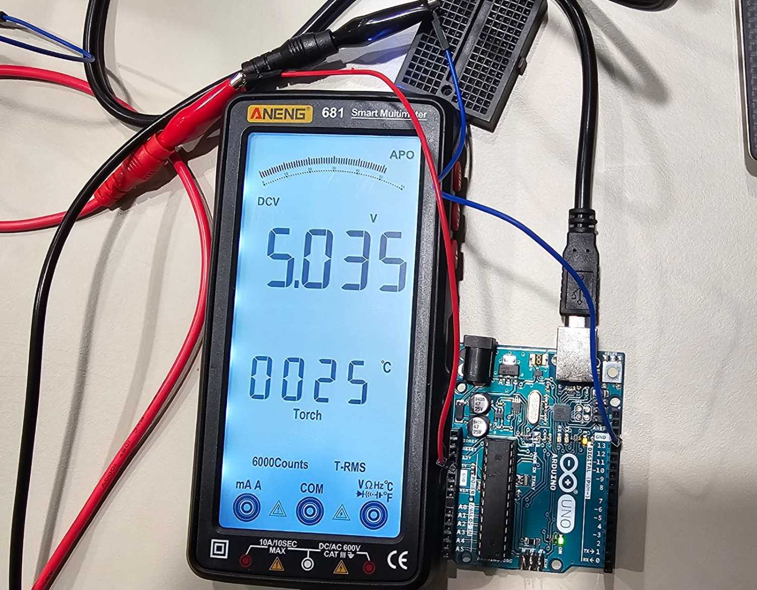 A picture showing the voltage at the 5v pin 