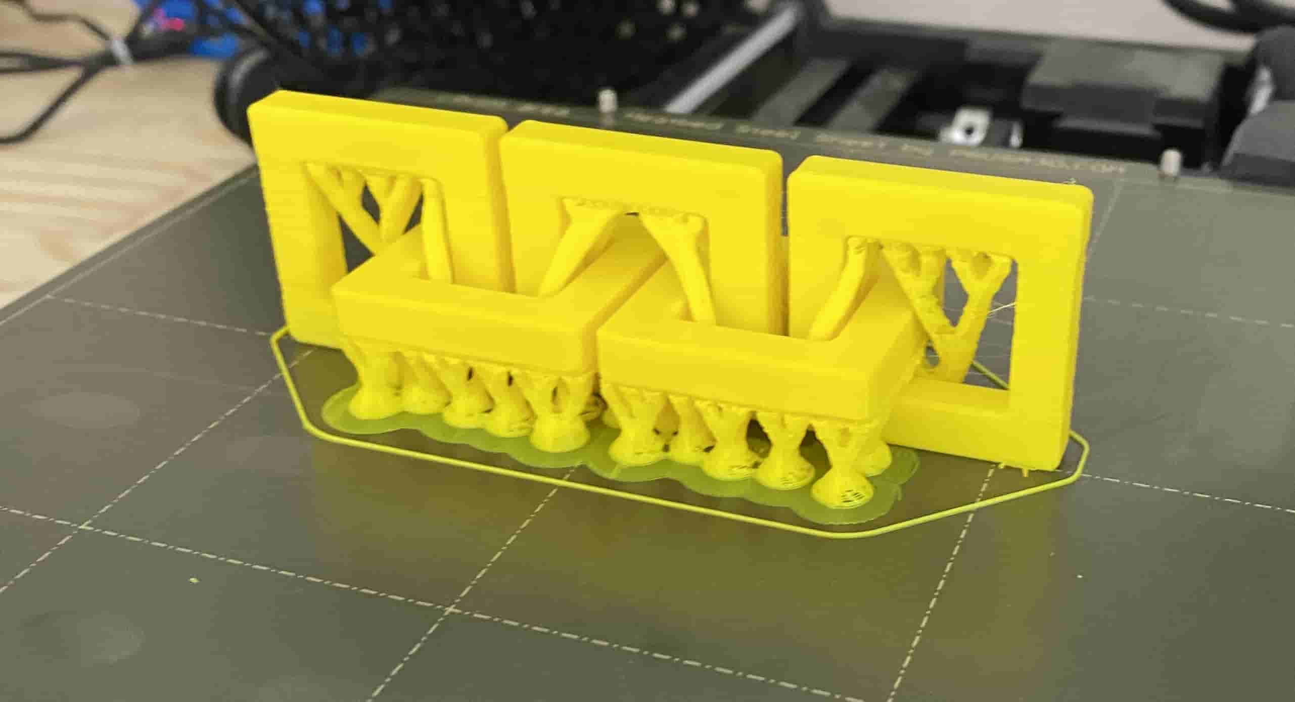 Printed chain with supports