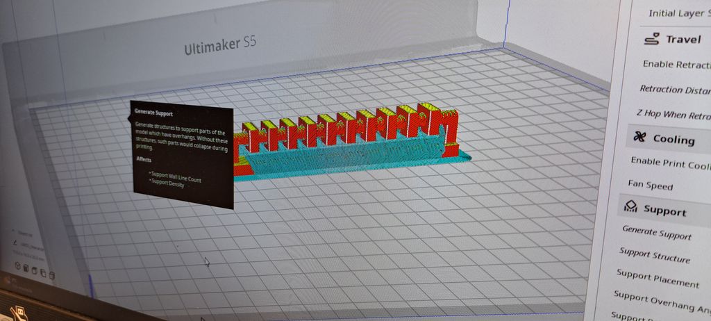 Picture of the clearance test file with supports on Cura software