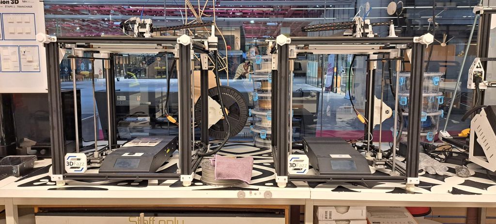 Picture of the Creality Ender 5 Plus 3D printers in the Fab Lab of Charleroi