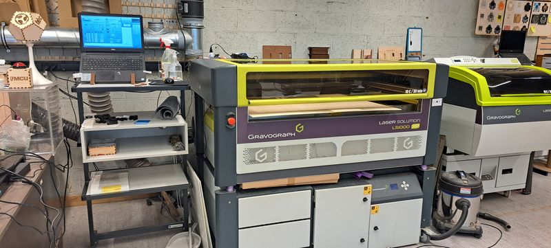 Picture of the Gravograph LS1000 XP laser cutting machine.