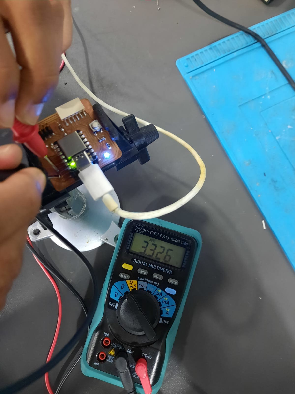 Voltage at the 3.3V pin