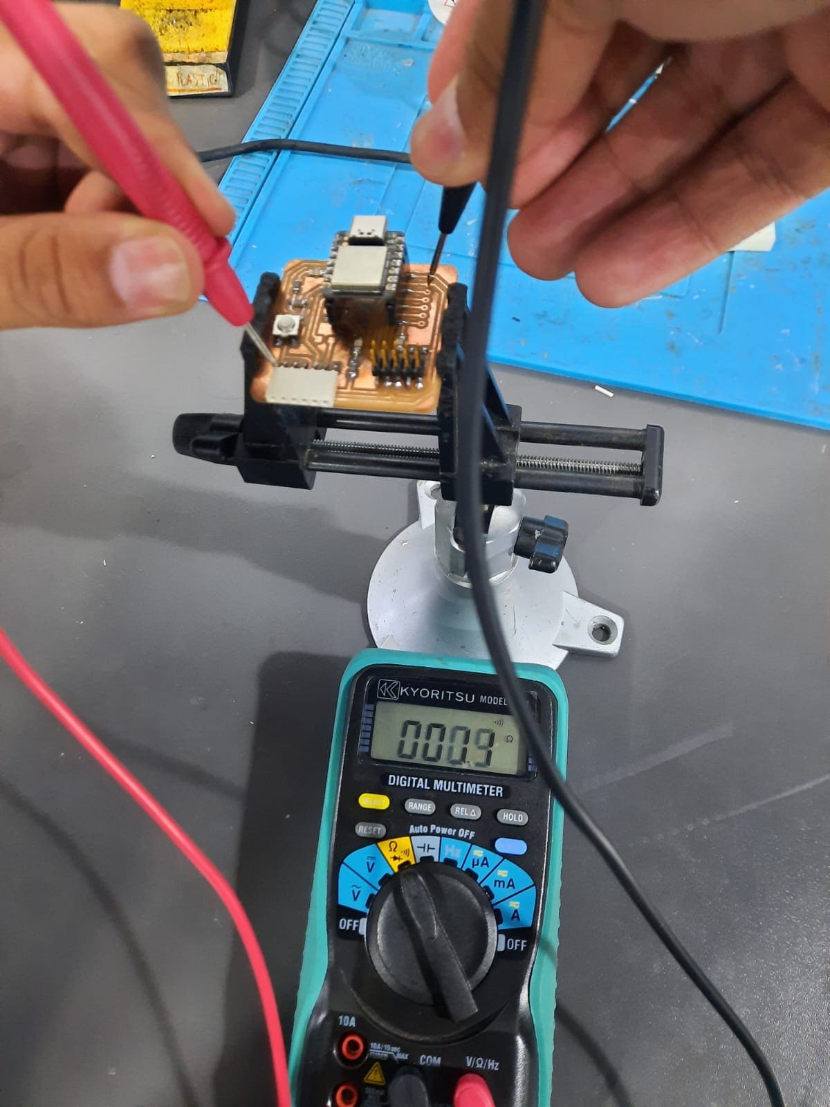 Multimeter showing continuity