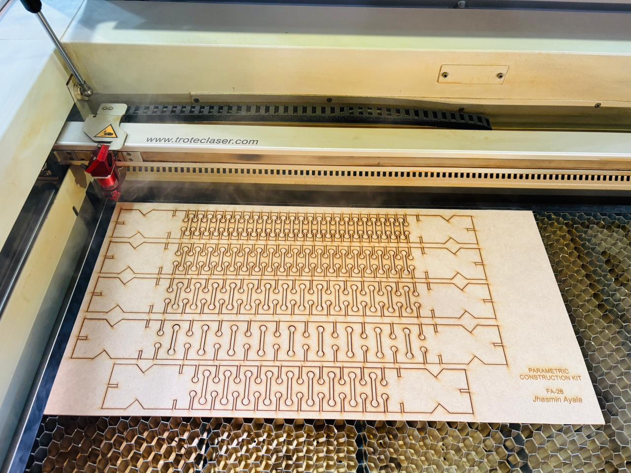 Removing pieces from cutting bed