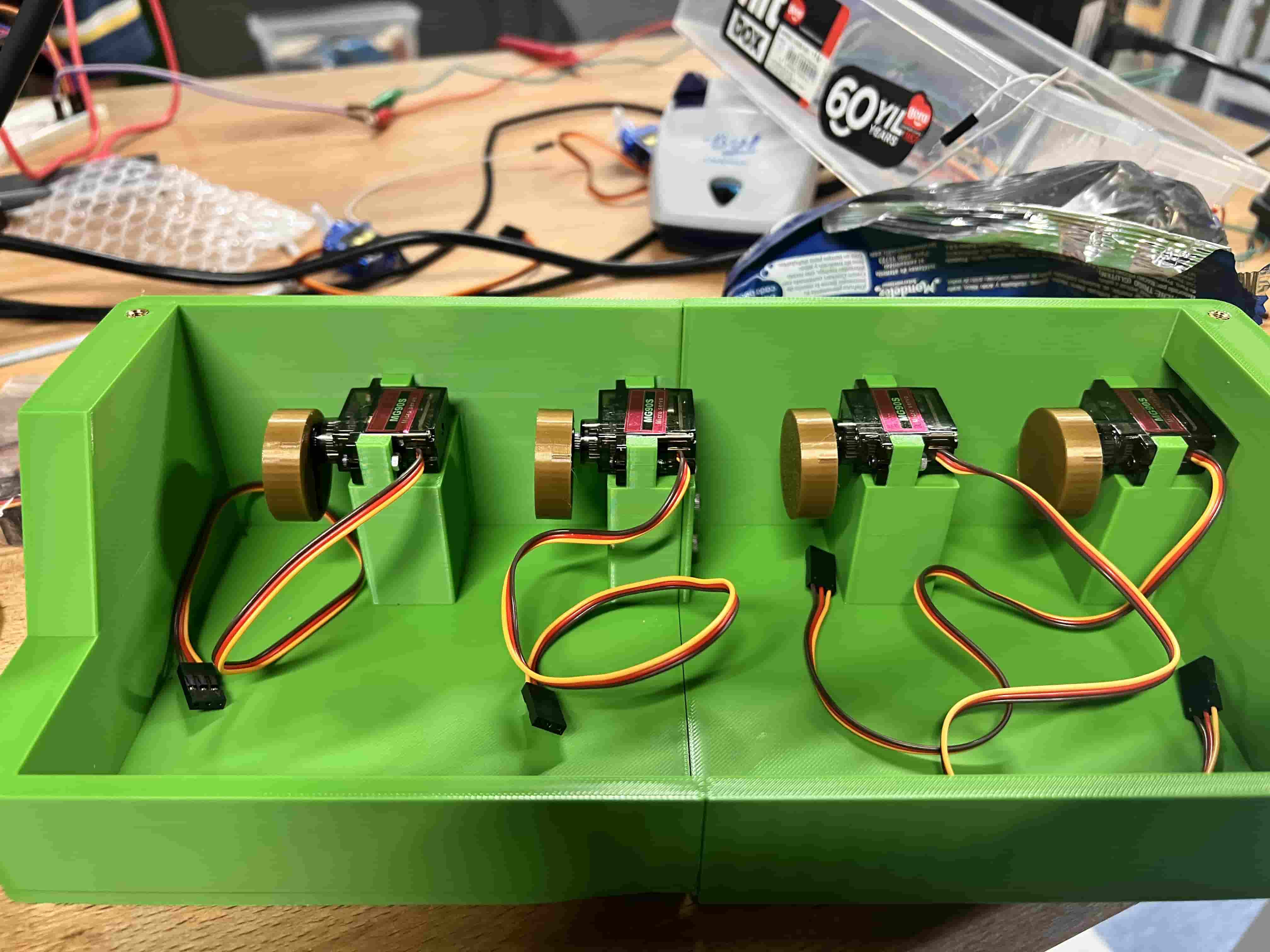 Figurines mounted on servos