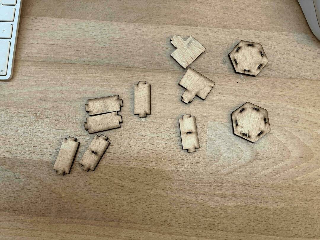 Failed result – the joint holes are too small because of the wrong kerf offset.