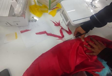 Trimming the fabric edge