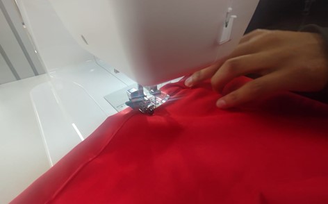Sewing process of the hem