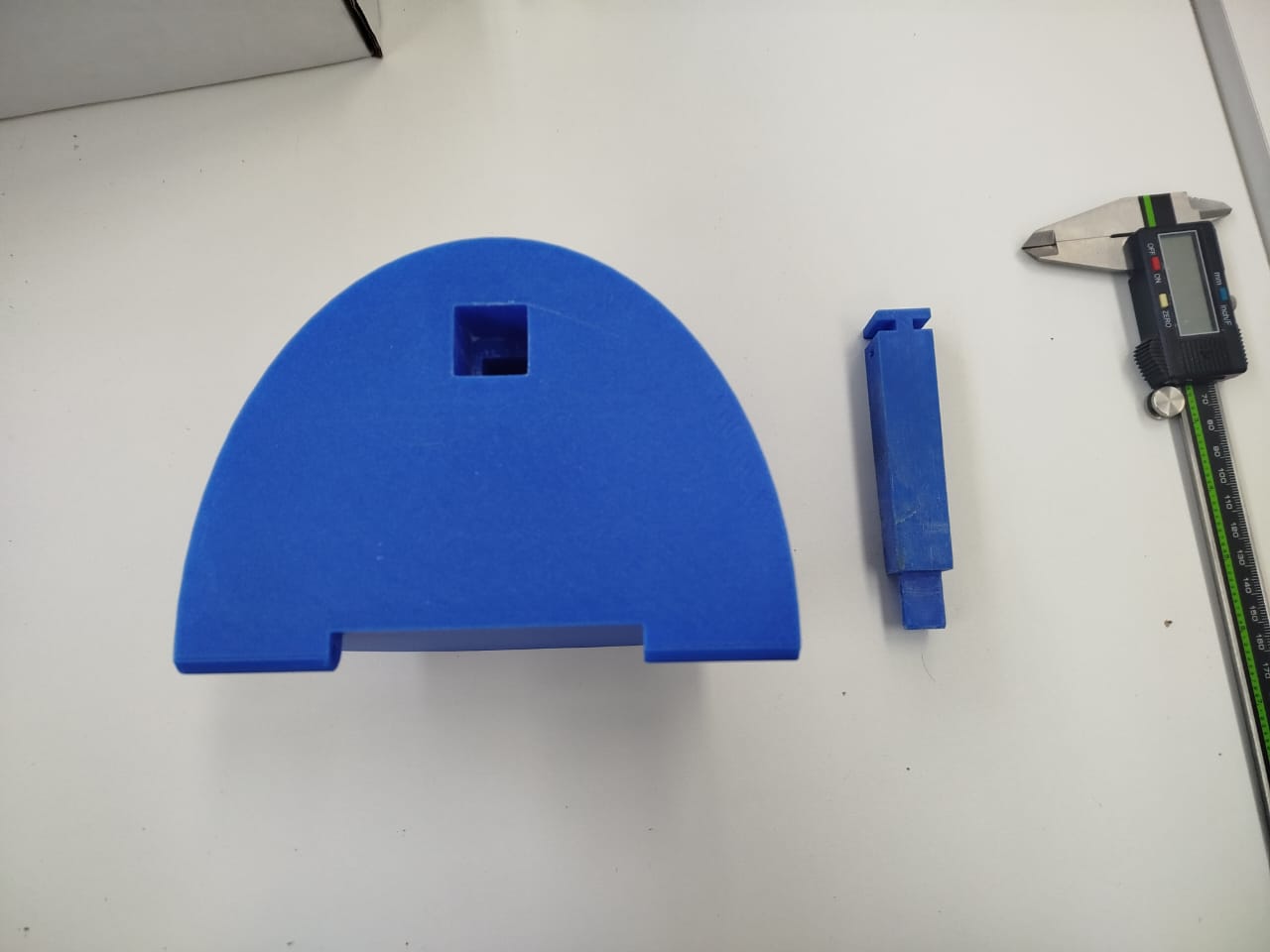 Lower head shell and connector