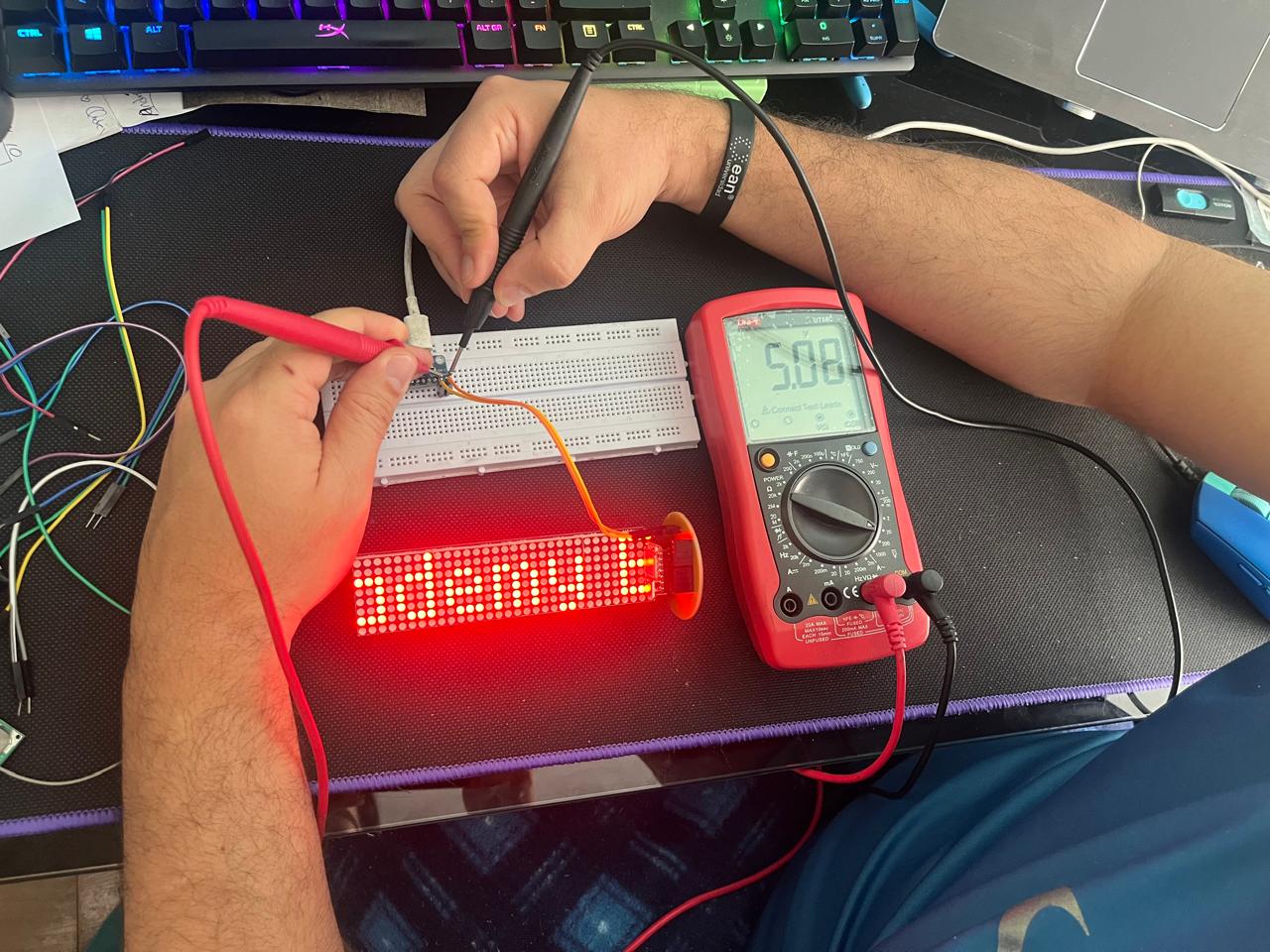 Measuring supply voltage with a multimeter