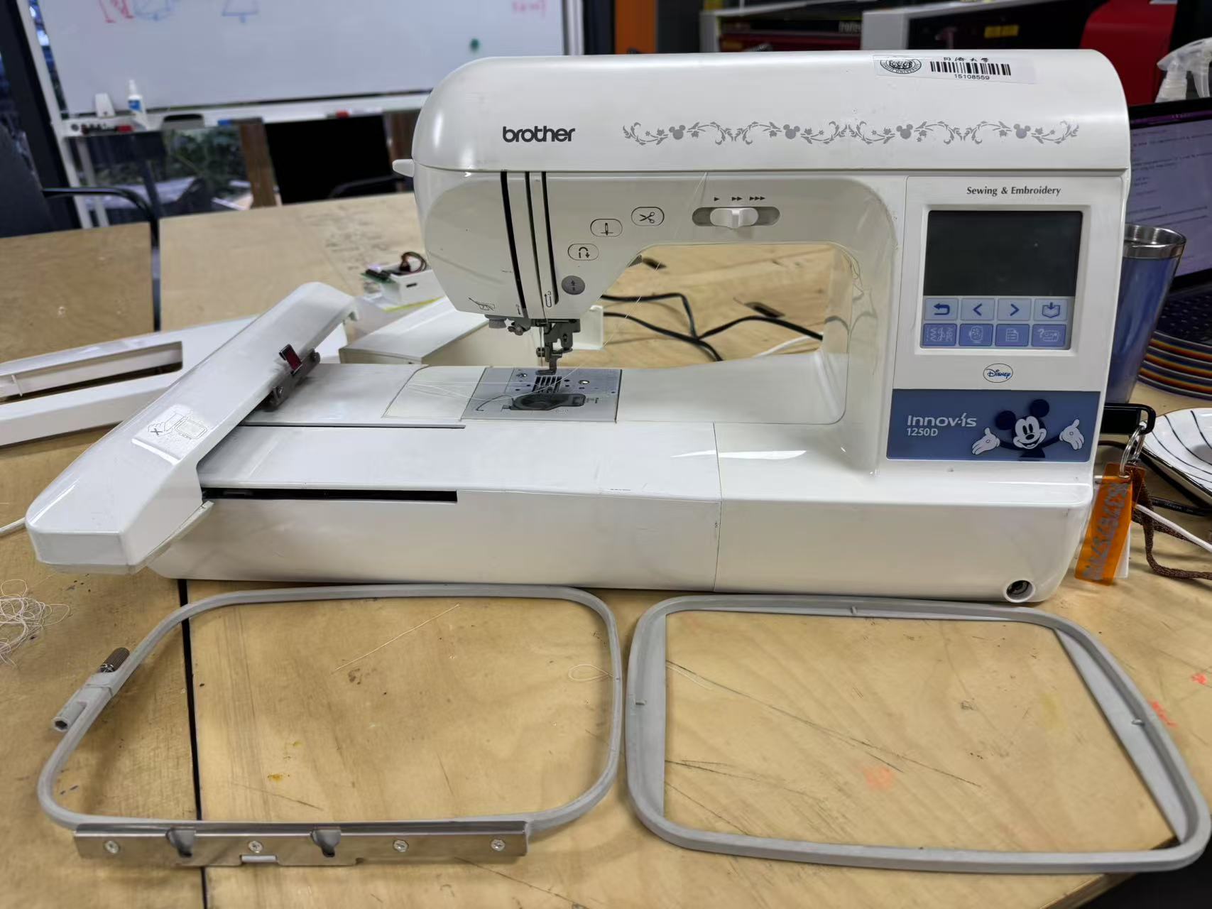 sewing_machine_001.jpg