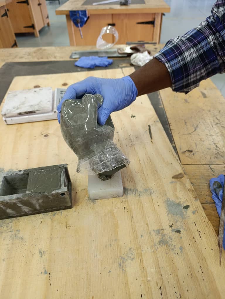 Cement to silicon mold