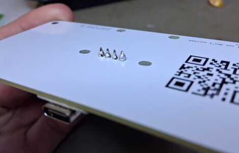 Screen soldered from the back of QPAD