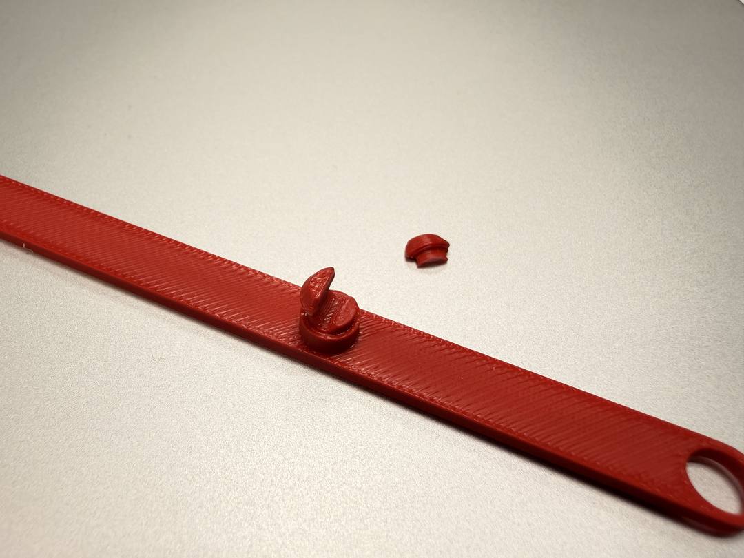 3D printed connecting rod with a broken snap-fit pin tab