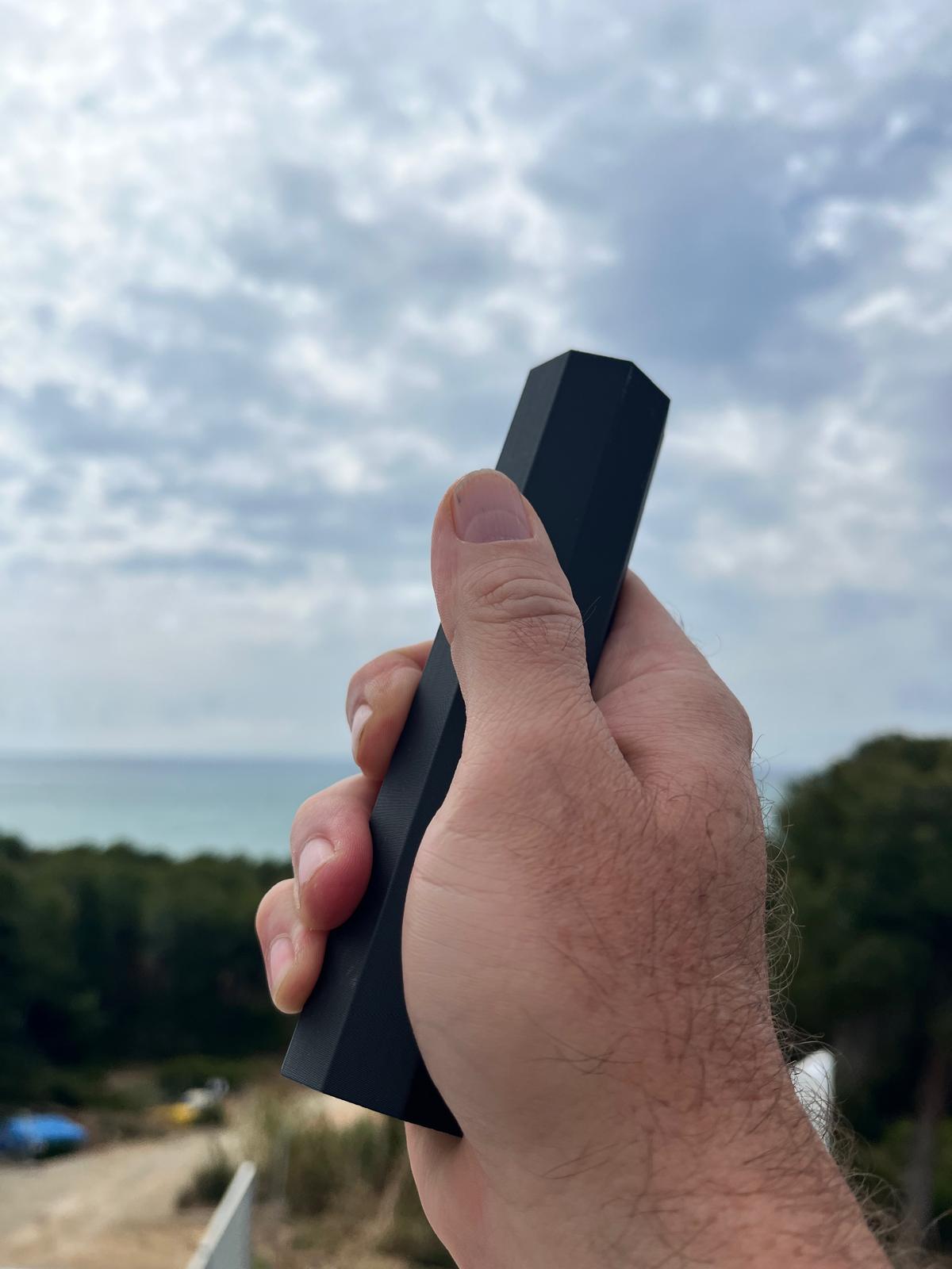 Printed handle held in the hand for ergonomic evaluation.