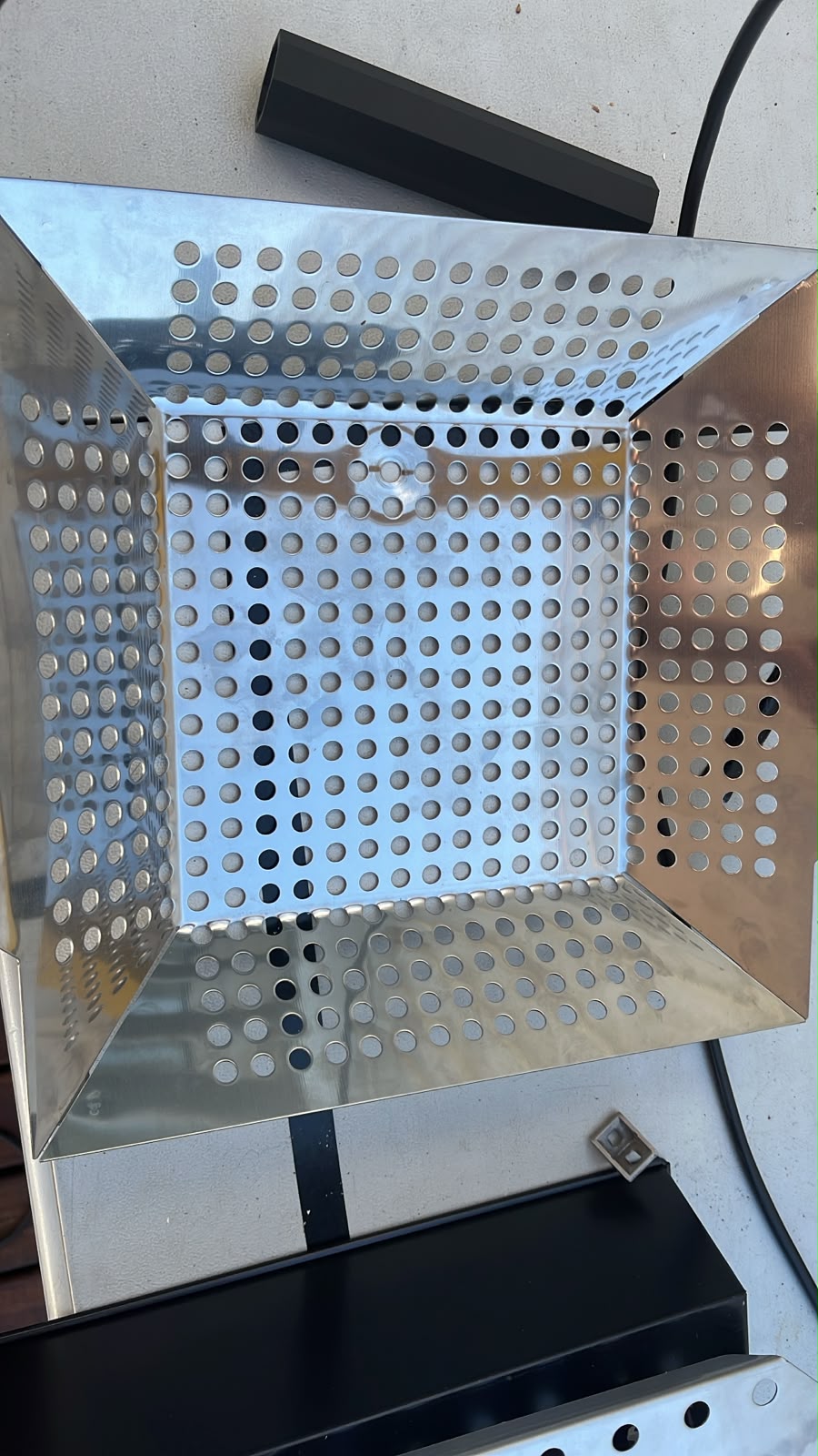 Perforated reflector geometry