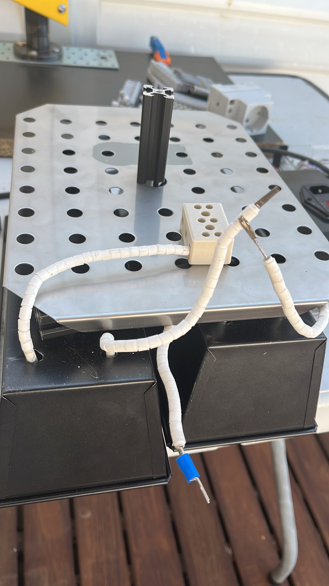 Side view showing air gap and insulation layers
