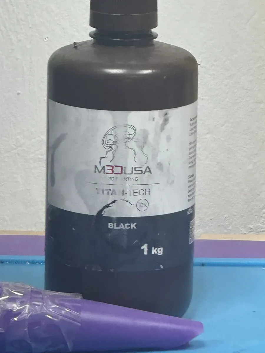M3DUSA Titan-Tech 10K black resin bottle, 1kg