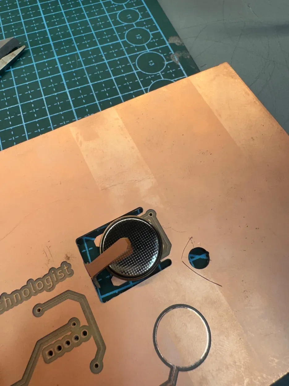 CR2032 in milled pocket, no spring tension