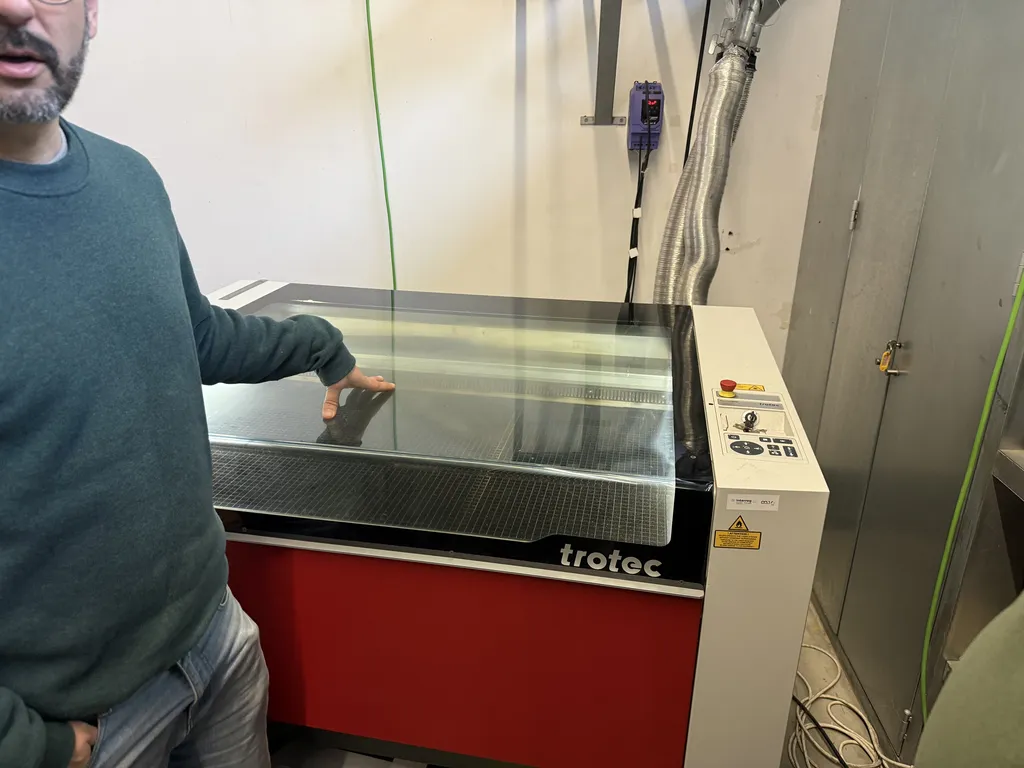 Safety labels on the Trotec Speedy 400